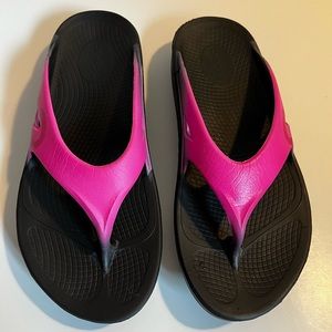 oofos ooriginal sandal Womens 9 Mens 7  EU 40 Flip Flop Recovery Pink Black